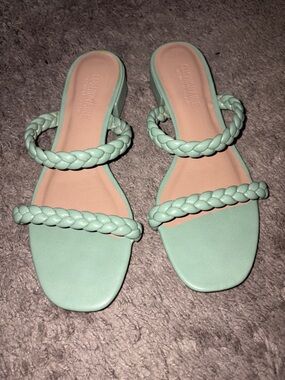 CUSHIONAIRE Neptune Heeled Sandals
